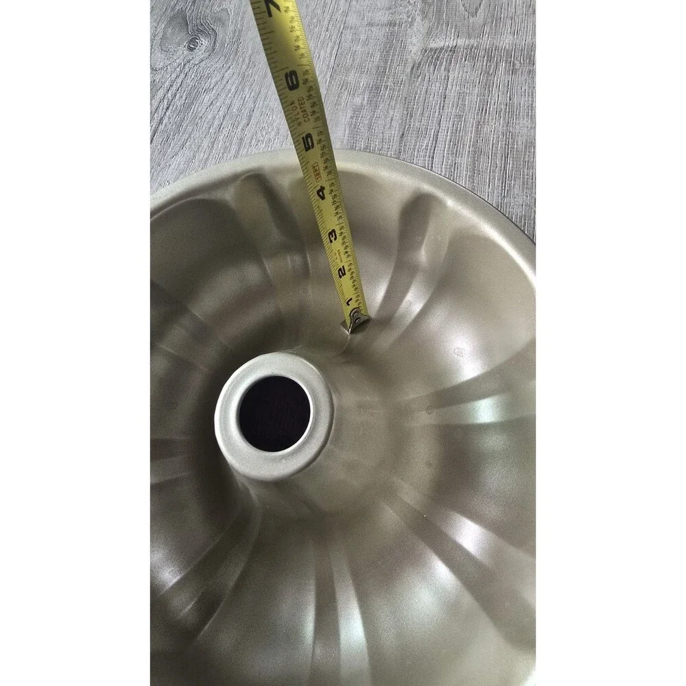 Paris Hilton 10” Nonstick Fluted PINK Cake Bundt Pan / Valentines Easter Cottage - Picture 9 of 13